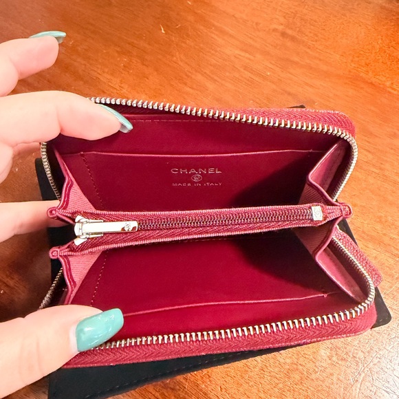 💎NEW💎 Rare Chanel 2024 Burgundy Jeweled Card Case - Picture 5 of 7